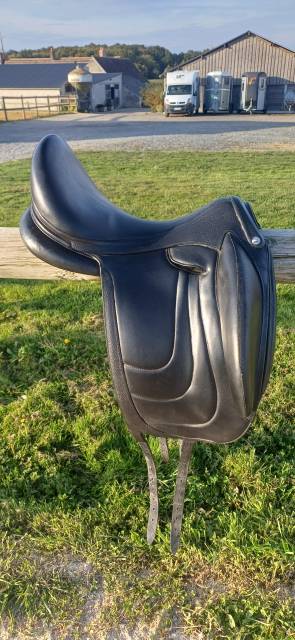 Sella da dressage Devoucoux  18" - 2022