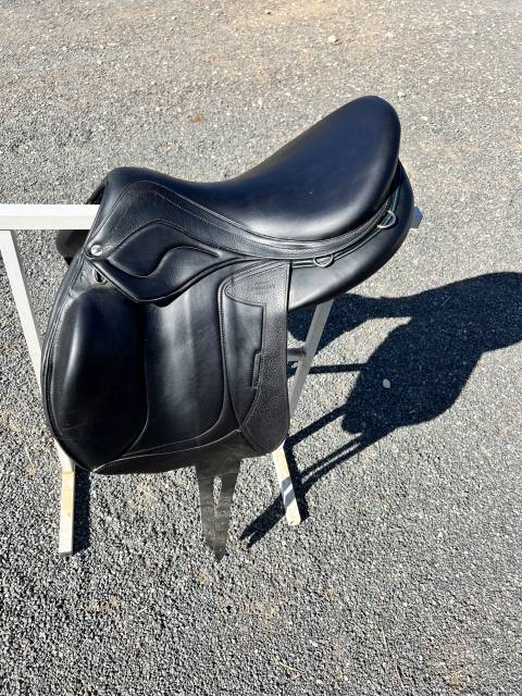 Sella da salto ostacoli Devoucoux  17.5" - 2023