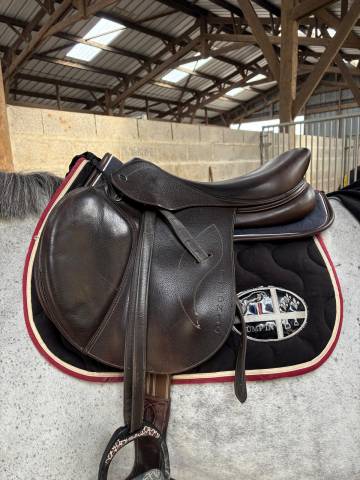 Sella da salto ostacoli Ikonic  17.5" - 2019