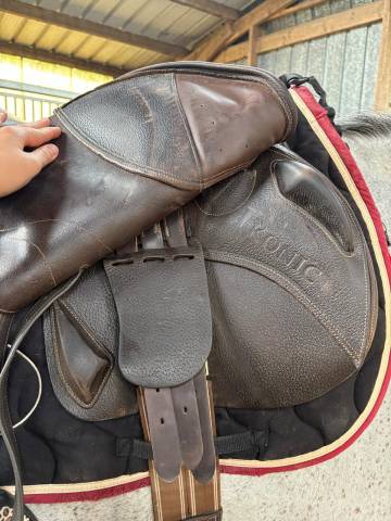 Sella da salto ostacoli Ikonic  17.5" - 2019