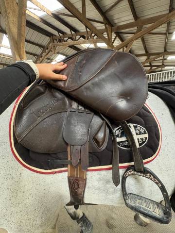 Sella da salto ostacoli Ikonic  17.5" - 2019