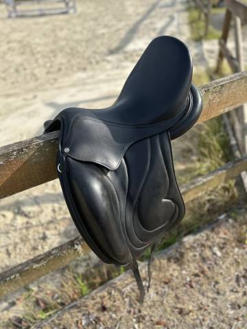 Sella da dressage Antarès  17" - 2008