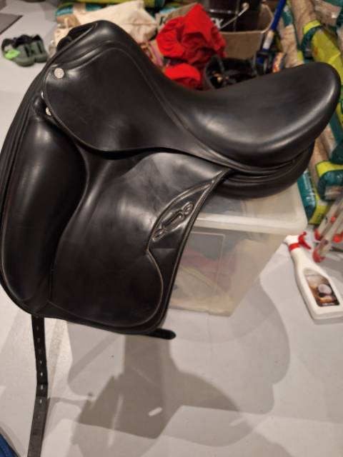 Sella da dressage Equipe  18" - 2017