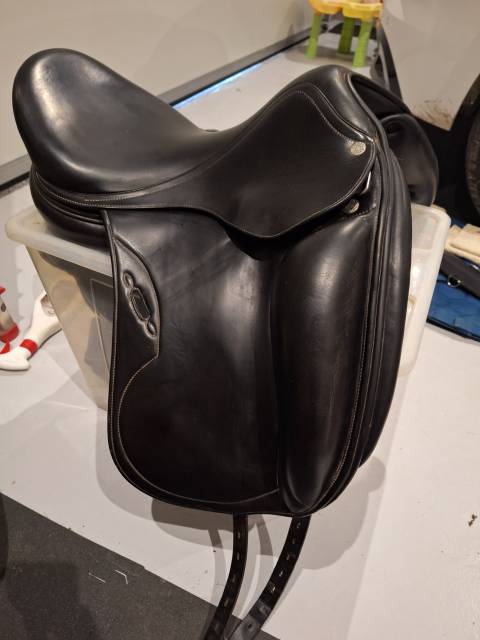 Sella da dressage Equipe  18" - 2017