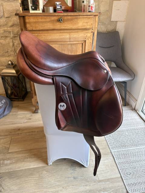 Sella da salto ostacoli Meyer  17" - 2023