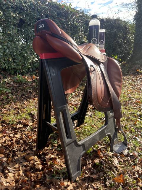 Sella da salto ostacoli CWD  17.5" - 2022