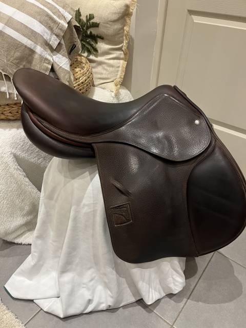 Sella da salto ostacoli Childeric  18" - 2021