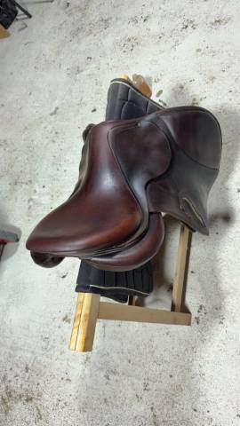 Sella da salto ostacoli Antarès  17" - 2017