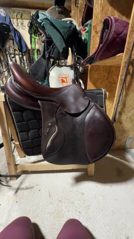 Sella da salto ostacoli Antarès  17" - 2017