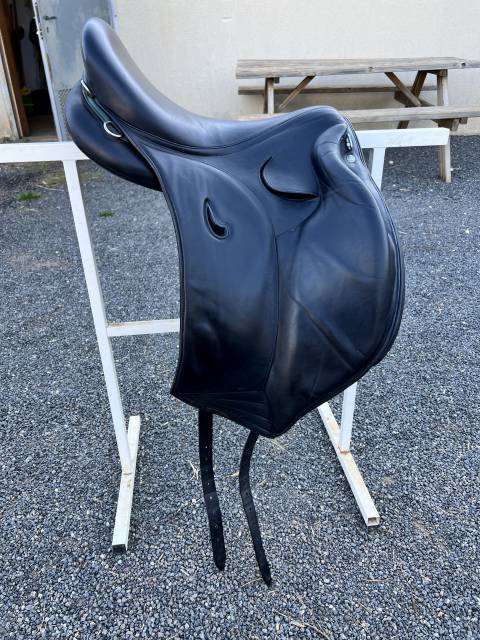 Sella da dressage Devoucoux  17.5" - 2023