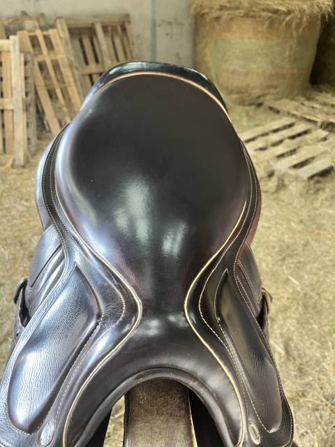 Sella da salto ostacoli CWD  17.5" - 2019