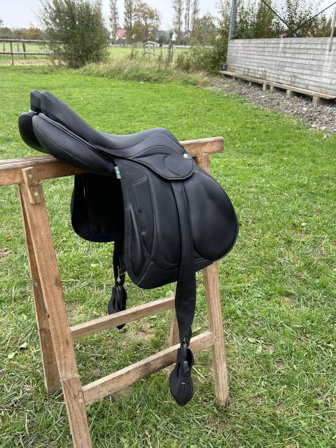 Sella da salto ostacoli Devoucoux Enara 18" - 2025