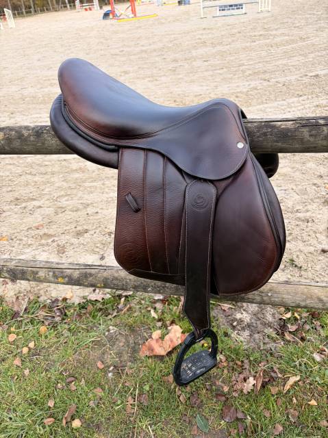 Sella da salto ostacoli Forestier  17.5" - 2023