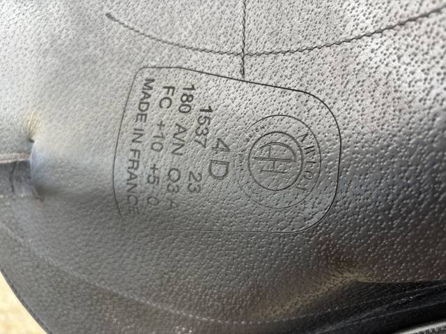 Sella da dressage Arion  18" - 2023