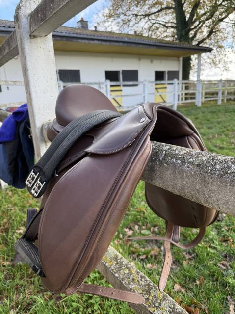 Sella mista Bates  18" - 2024