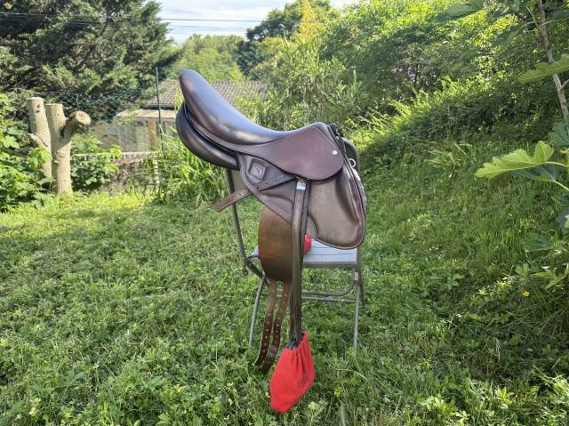 Sella da salto ostacoli Childeric  18" - 2023