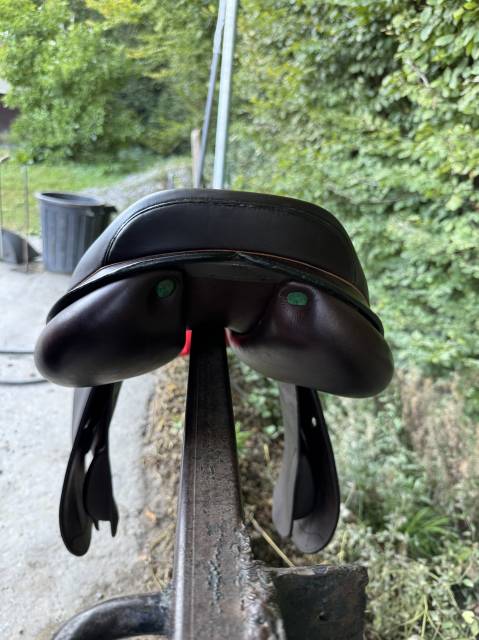 Sella da salto ostacoli Equipe  17.5" - 2023