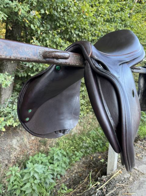 Sella da salto ostacoli Equipe  17.5" - 2023