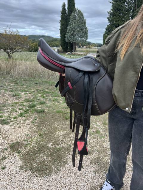 Altra sella Ikonic  17" - 2024