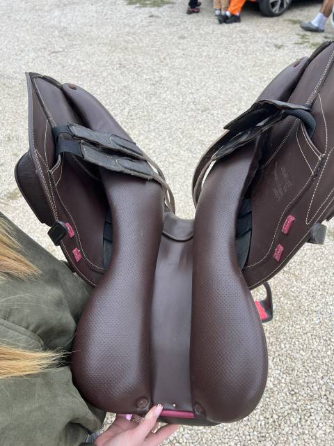 Altra sella Ikonic  17" - 2024