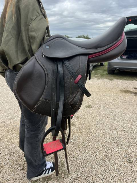 Altra sella Ikonic  17" - 2024