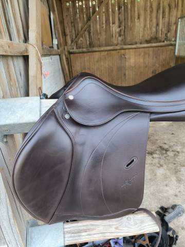 Sella da salto ostacoli Equipe  17.5" - 2023