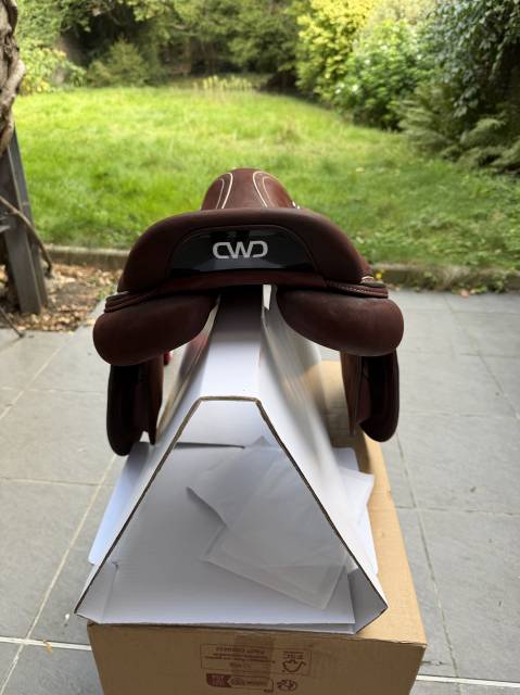 Sella da salto ostacoli CWD  17.5" - 2025