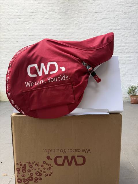 Sella da salto ostacoli CWD  17.5" - 2025