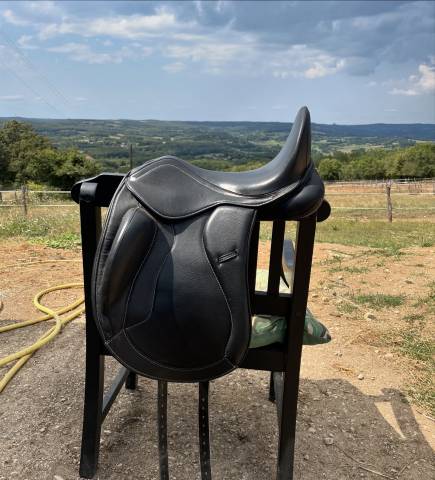 Sella da dressage   17.5" - 2023