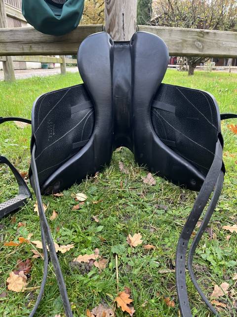 Sella da dressage Forestier  17.5" - 2023