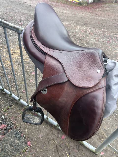 Sella da salto ostacoli Meyer  17" - 2021