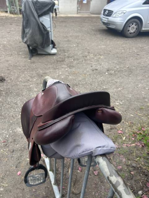 Sella da salto ostacoli Meyer  17" - 2021