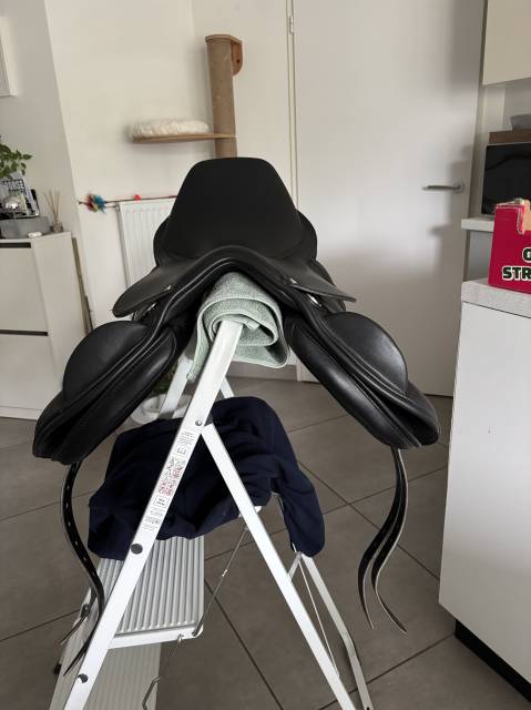 Sella da cross  Bordeaux cross 16.5" - 2025