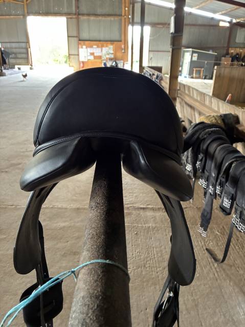 Sella da dressage Forestier  17" - 2023