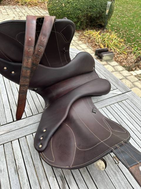 Sella da salto ostacoli Antarès  18" - 2007