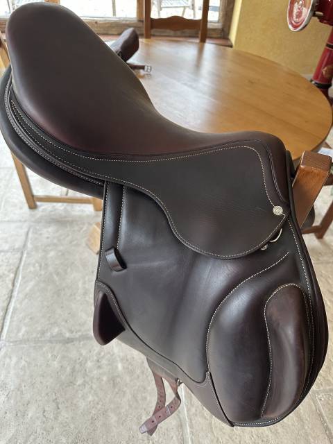 Sella da salto ostacoli Antarès  18" - 2007