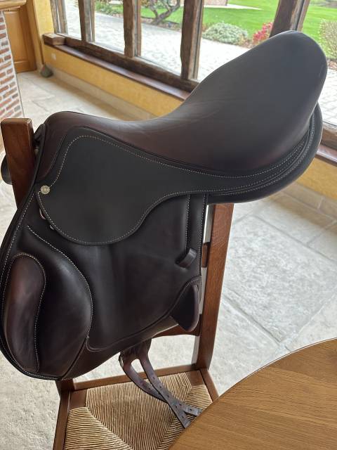 Sella da salto ostacoli Antarès  18" - 2007