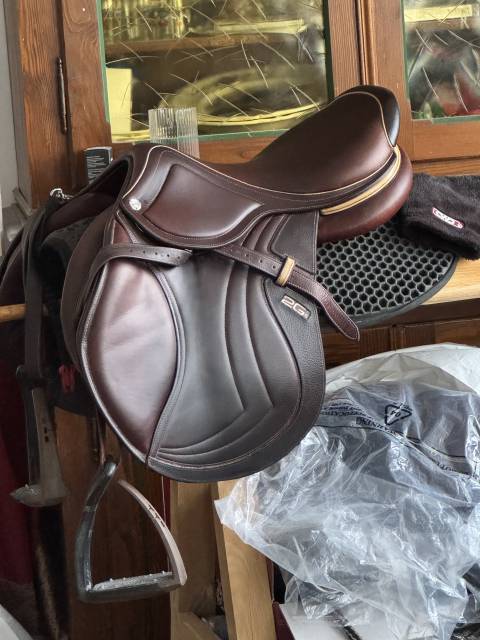 Sella da salto ostacoli CWD  17.5" - 2021