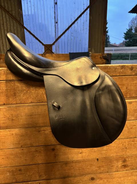 Sella da salto ostacoli CWD  17.5" - 2013