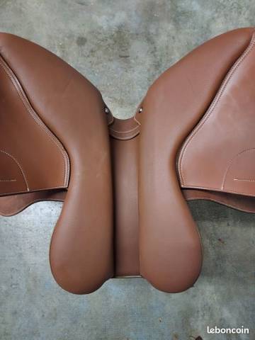 Sella da salto ostacoli Eric Thomas  17.5" - 2023