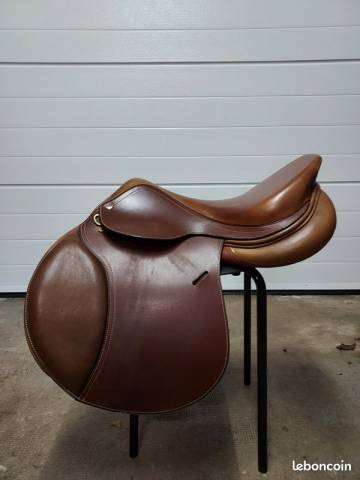 Sella da salto ostacoli Eric Thomas  17.5" - 2023