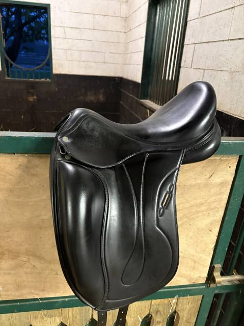 Sella da dressage Equipe  17.5" - 2022