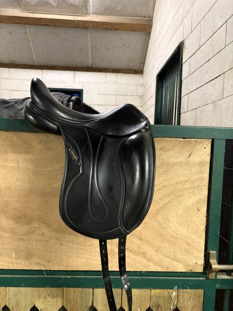 Sella da dressage Equipe  17.5" - 2022