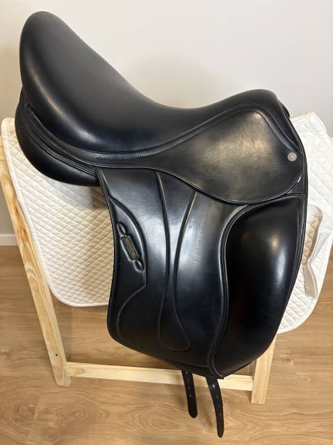 Sella da dressage Equipe  17.5" - 2022