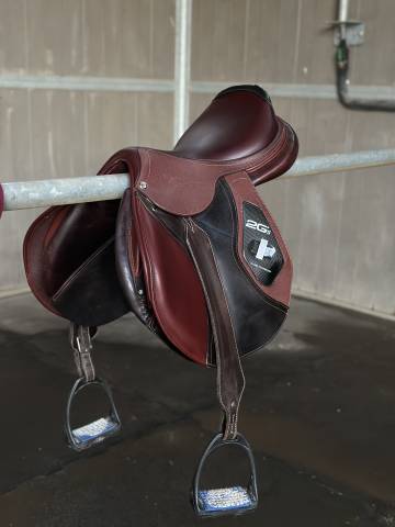 Sella da salto ostacoli CWD  17.5" - 2013