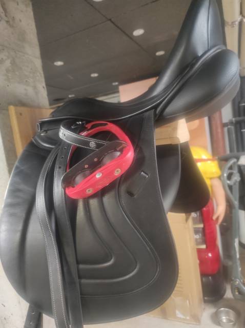 Sella da dressage Eric Thomas  17.5" - 2025
