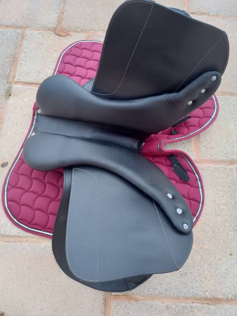 Sella mista Privilège Equitation  17" - 2025