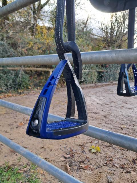 Sella da salto ostacoli Rebelle  17.5" - 2023