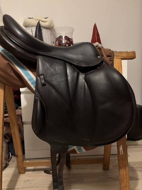 Sella da salto ostacoli Voltaire Design  18" - 2016