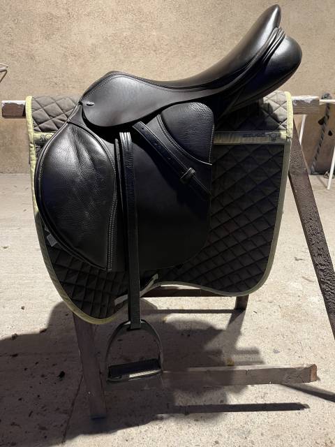 Sella da salto ostacoli Thorowgood   17.5" - 2022